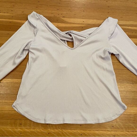 Anthropologie light purple ribbed long sleeve twist front cut out top NWT - Picture 3 of 7